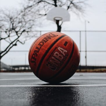 Boisko do koszykówki przydomowy obiekt sportowy – jak przebiega realizacja?